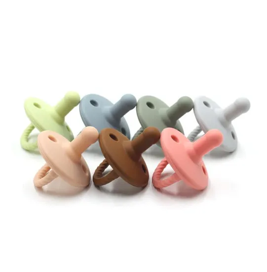 Offre spéciale OEM sans BPA infantile personnaliser sucette de dentition souple réutilisable sécurité coloré mamelon bébé Silicone dentition sucette
