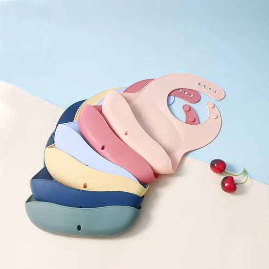 Bavoir en silicone pour bébé coloré et facile à nettoyer pour les bébés en bas âge